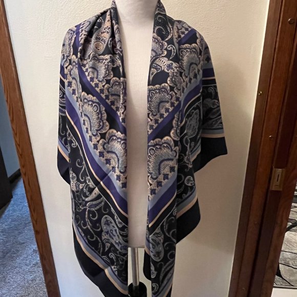 Gorgeous XL H&M polyester 51" square scarf shawl in blues & tan paisley print - Picture 1 of 6